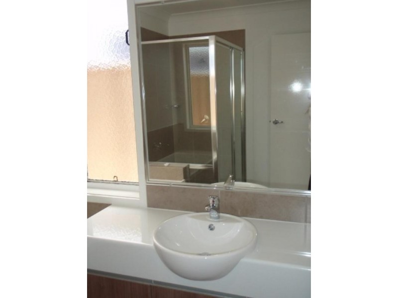 11 Sydney Street, Labrador QLD 4215