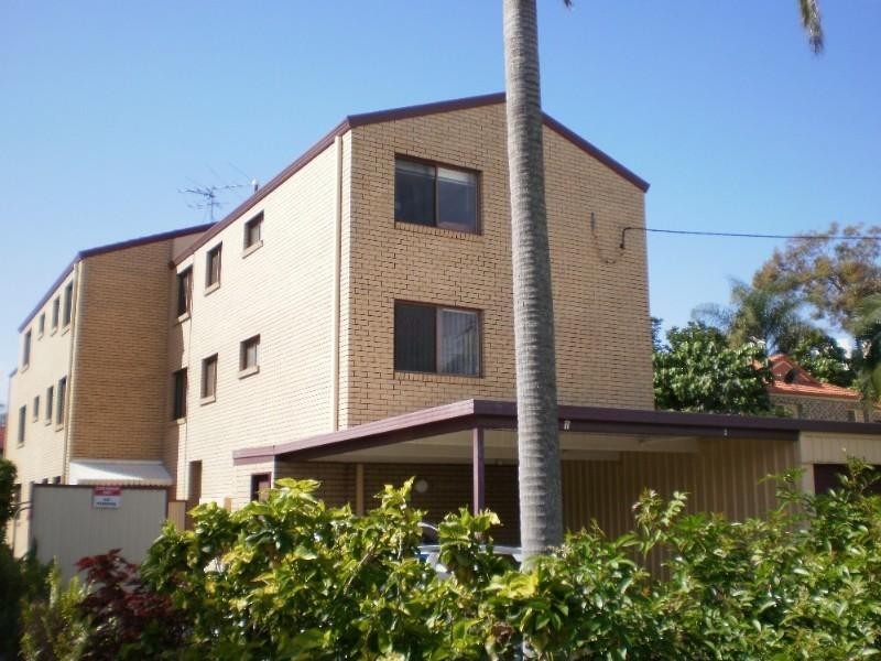 2/25 Imperial Parade, Labrador QLD 4215