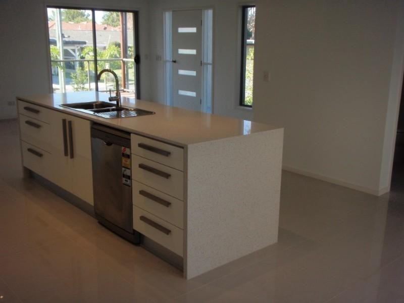 2/16 Wynflo Street, Labrador QLD 4215