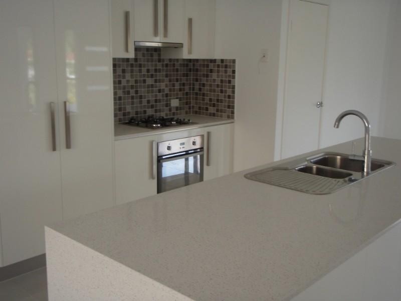 2/16 Wynflo Street, Labrador QLD 4215