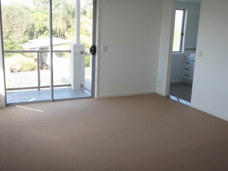 2/16 Wynflo Street, Labrador QLD 4215