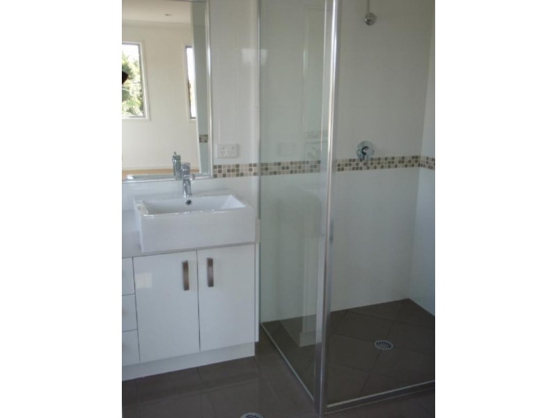 2/16 Wynflo Street, Labrador QLD 4215