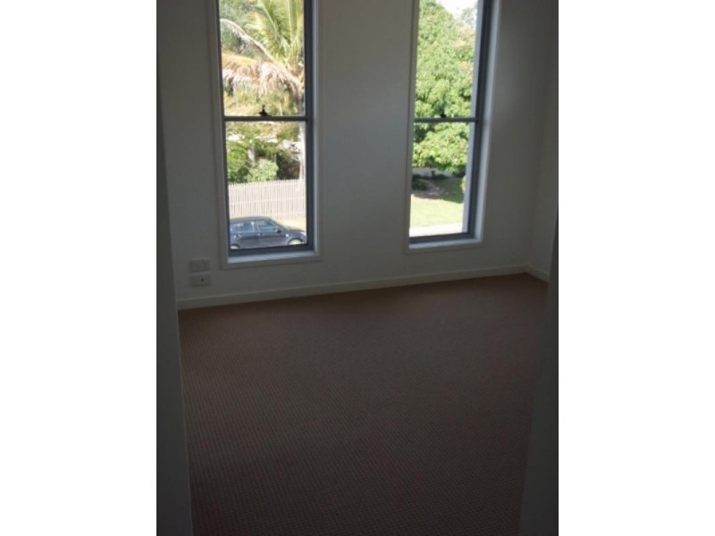 2/16 Wynflo Street, Labrador QLD 4215