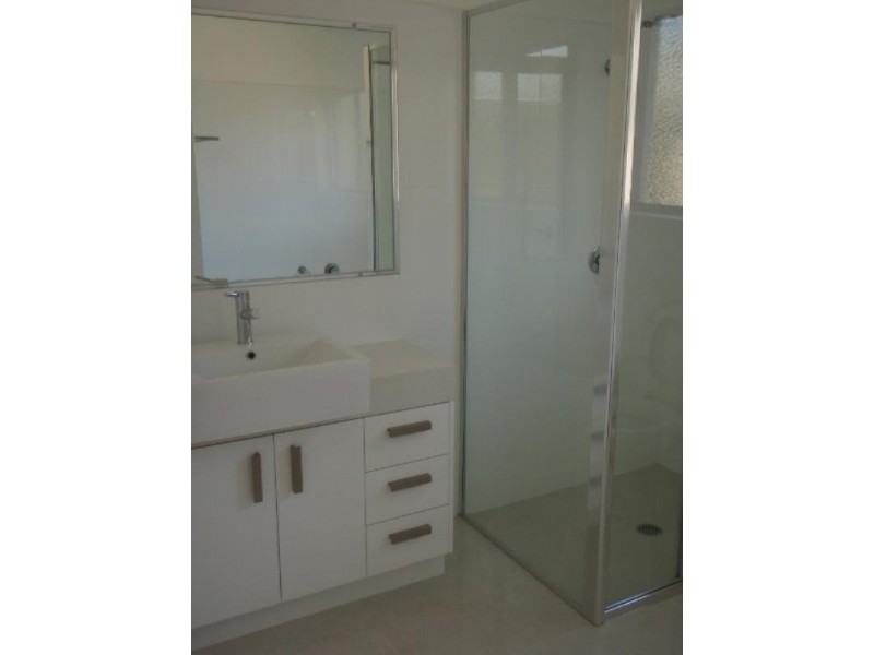 2/16 Wynflo Street, Labrador QLD 4215