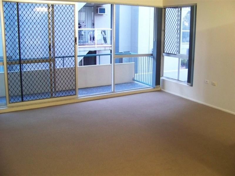 5/128 Marine Parade, Southport QLD 4215