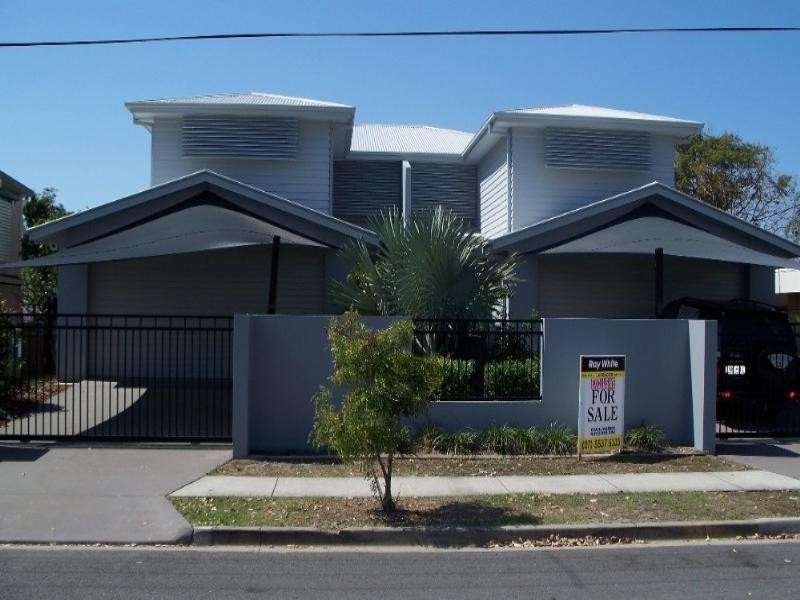 2/151 Bayview Street, Runaway Bay QLD 4216