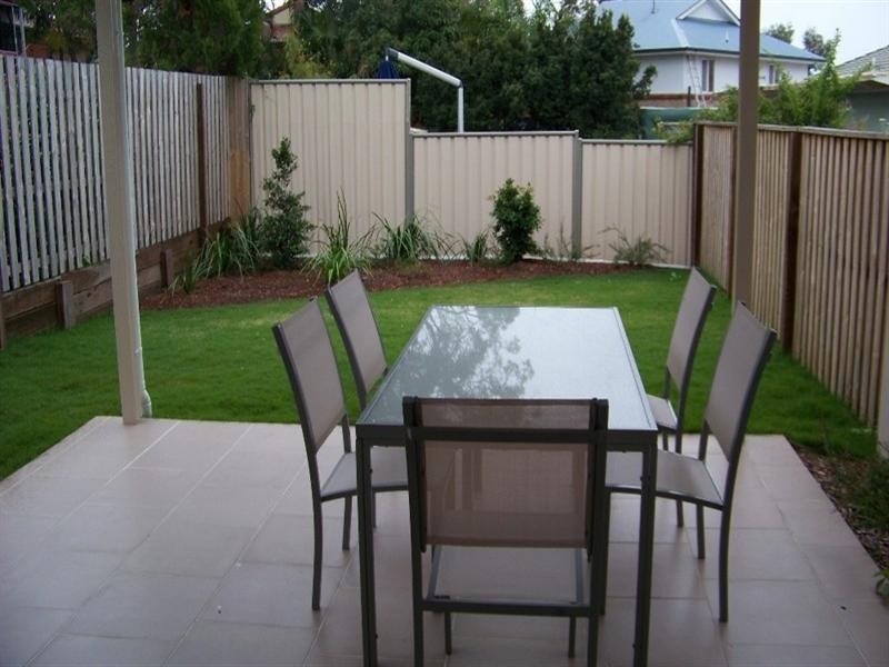 1/5A Ashton Street, Labrador QLD 4215