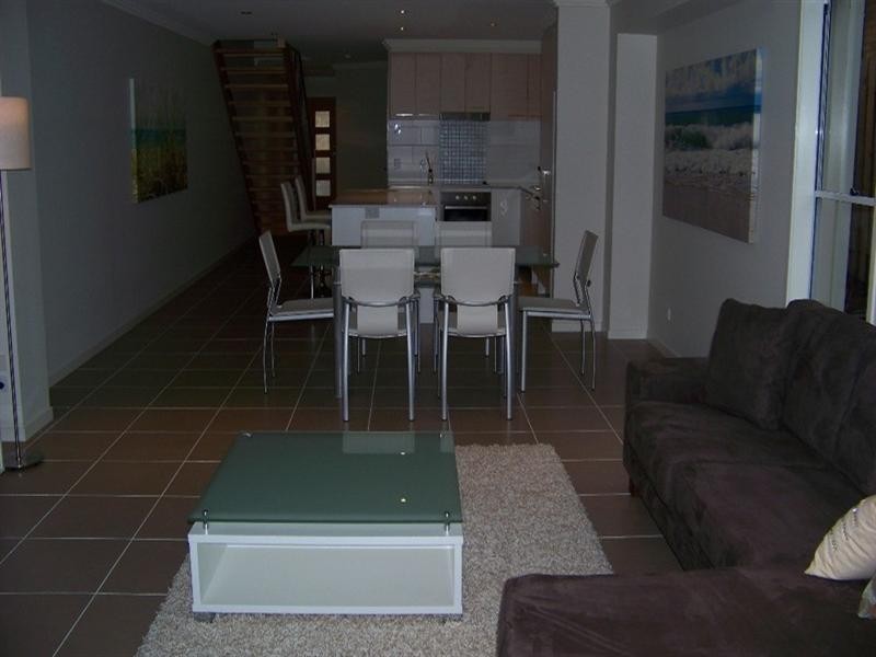 1/5A Ashton Street, Labrador QLD 4215