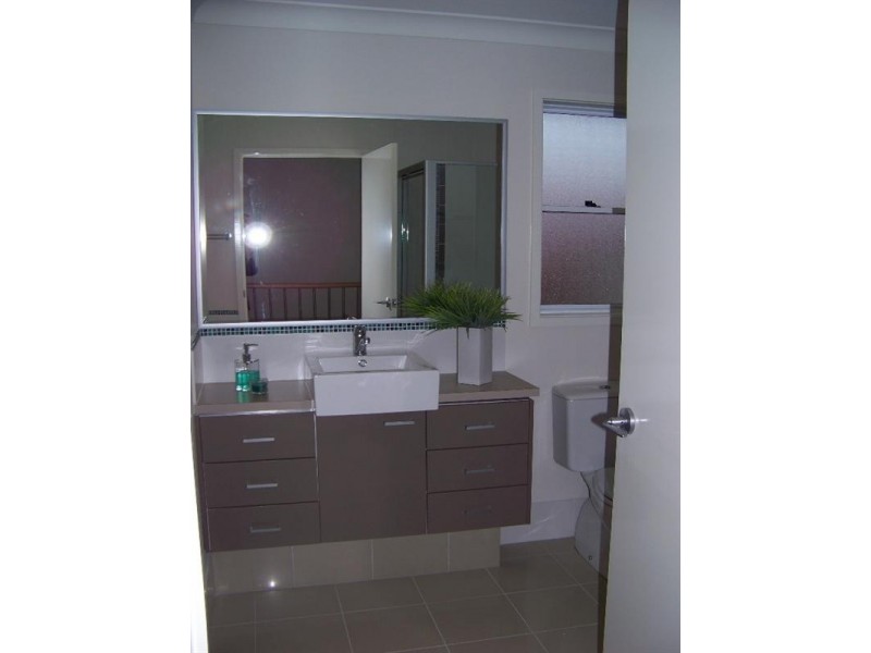 1/5A Ashton Street, Labrador QLD 4215