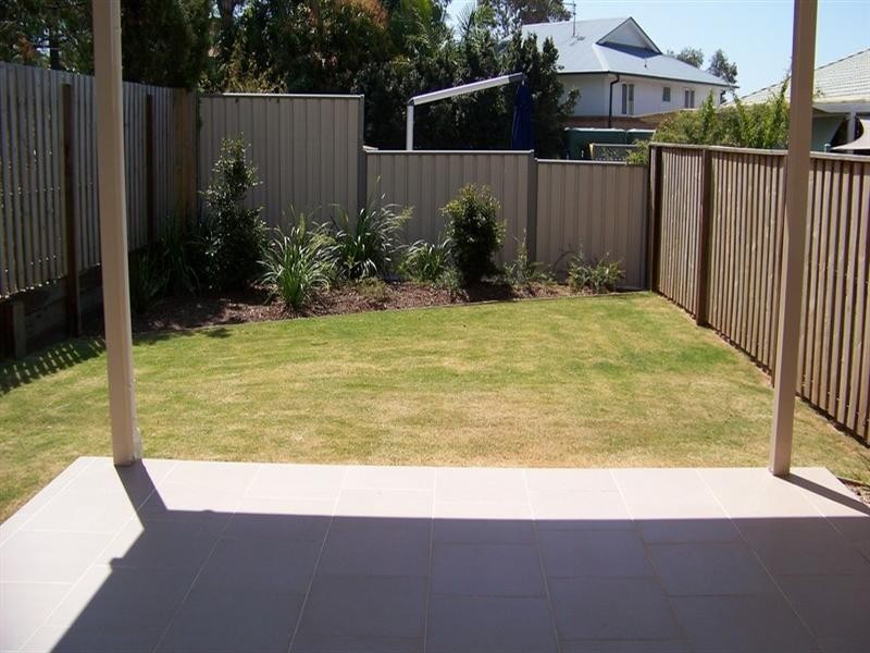 1/5A Ashton Street, Labrador QLD 4215