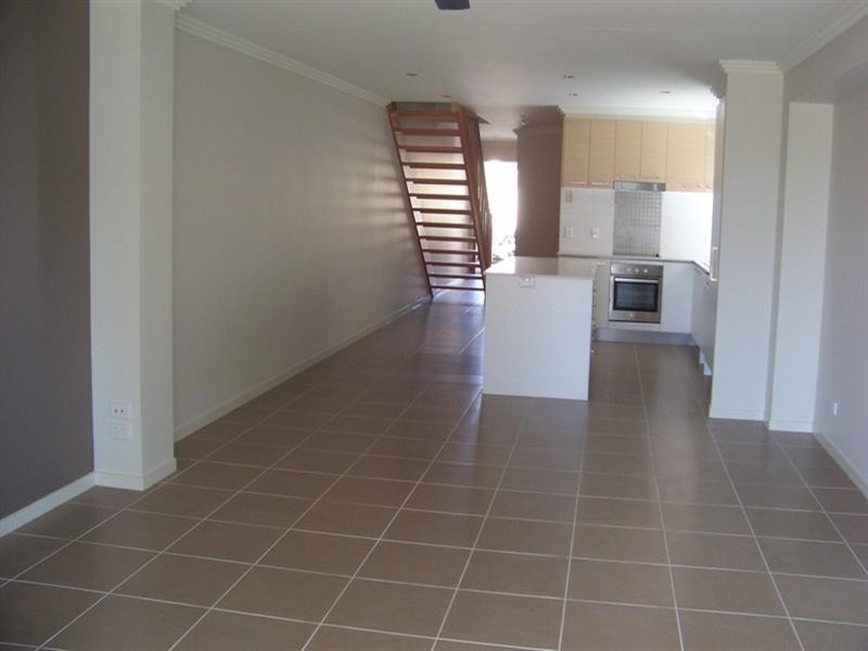 1/5A Ashton Street, Labrador QLD 4215