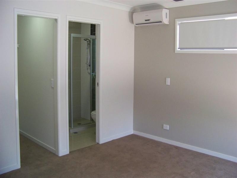 1/5A Ashton Street, Labrador QLD 4215