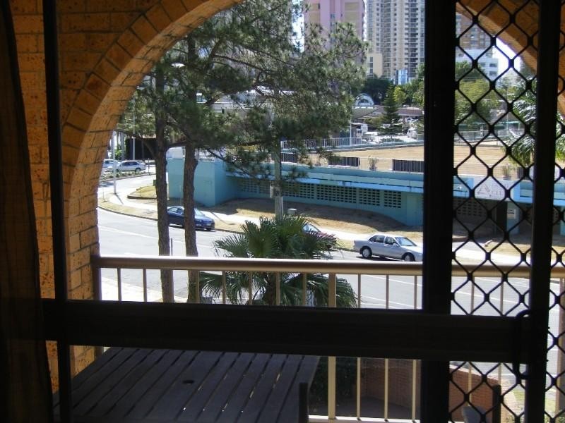 9/50 Peninsular Drive, Surfers Paradise QLD 4217