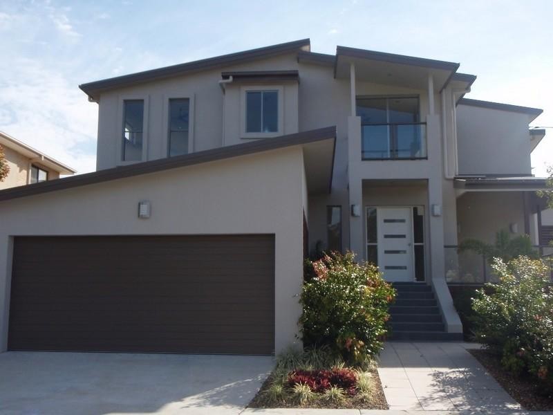 2/16 Wynflo Street, Labrador QLD 4215