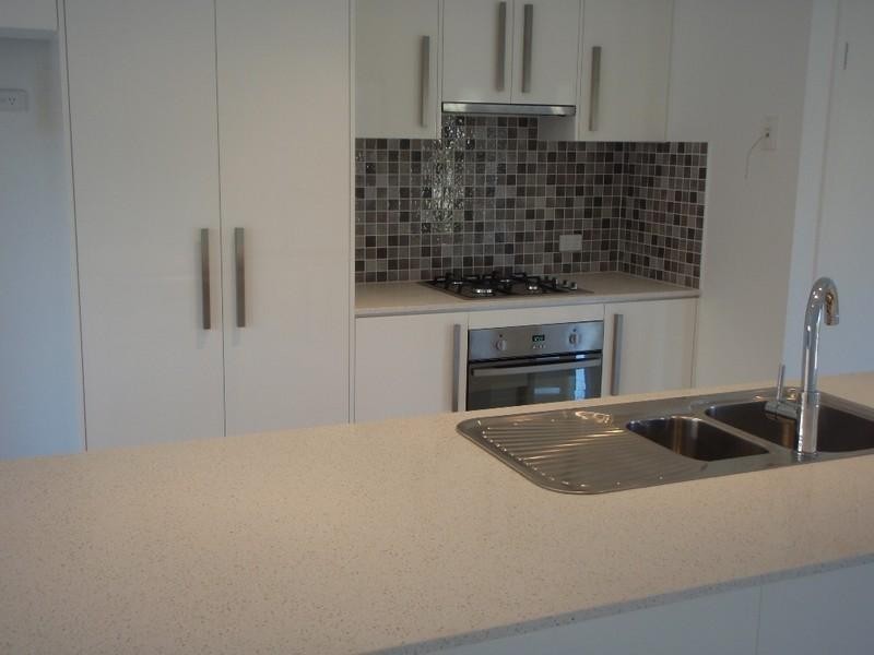 2/16 Wynflo Street, Labrador QLD 4215