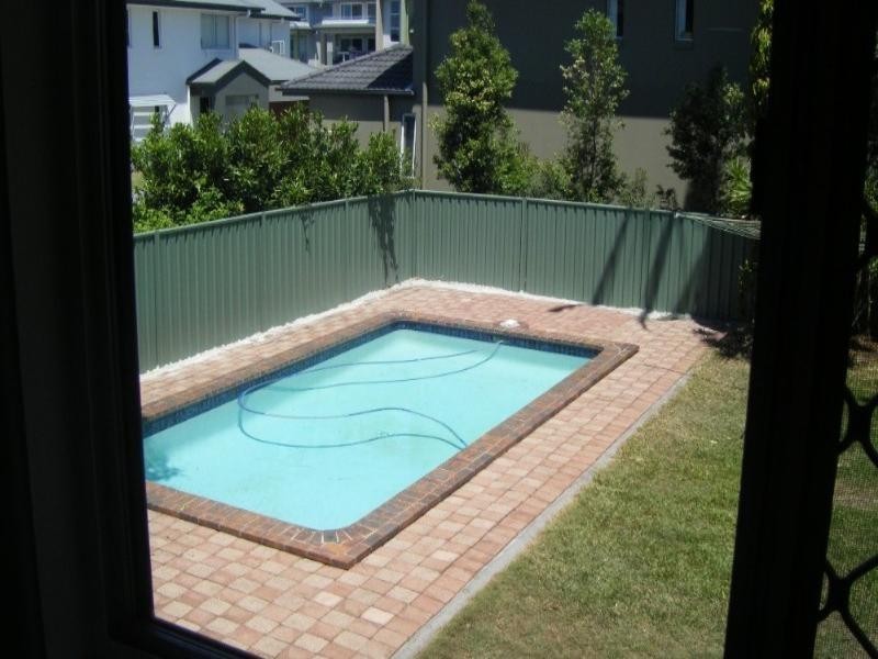 10 Cawthray Street, Biggera Waters QLD 4216