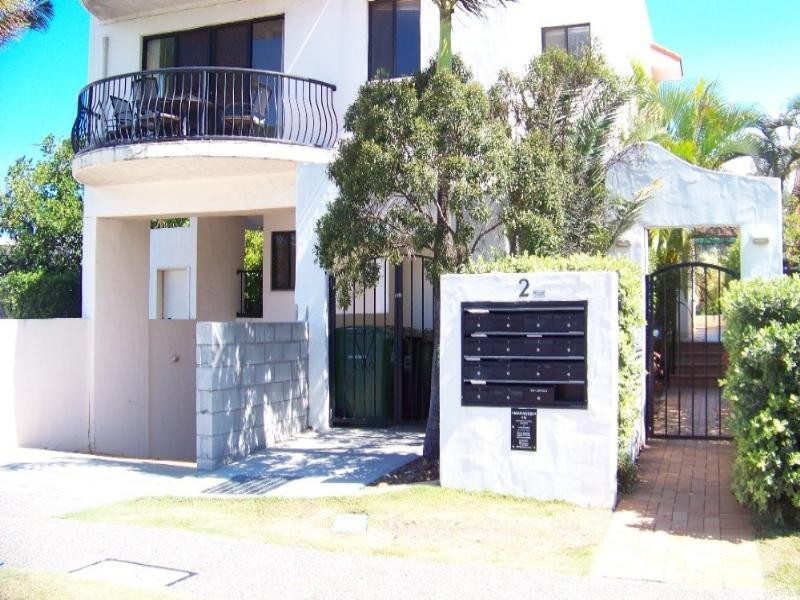 6/2 Broad Street, Labrador QLD 4215