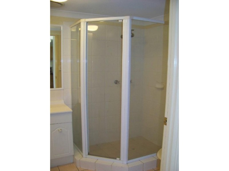 6/2 Broad Street, Labrador QLD 4215