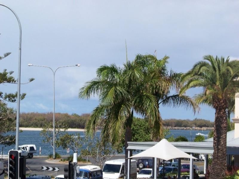 6/2 Broad Street, Labrador QLD 4215