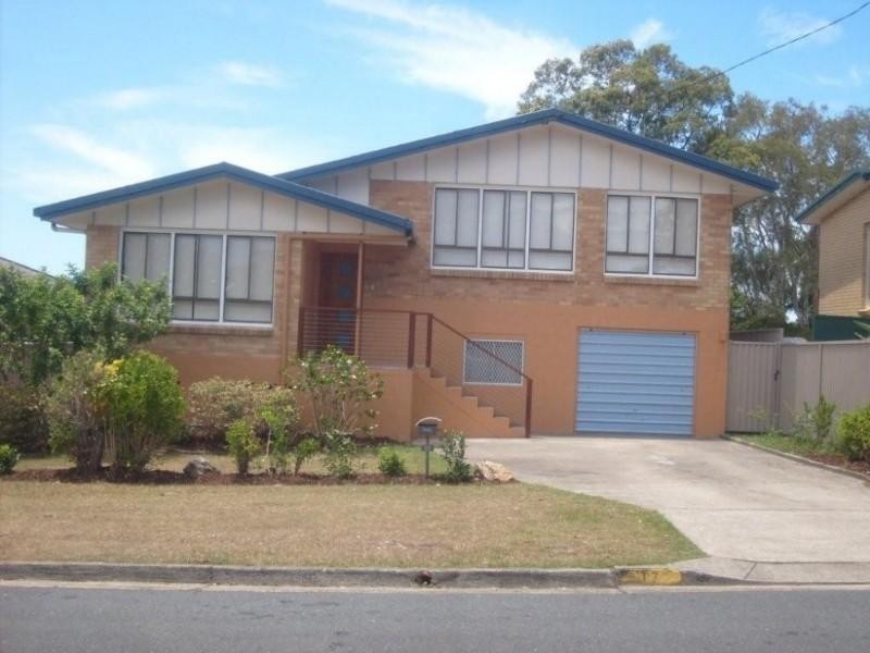 17 Heydon Avenue, Labrador QLD 4215