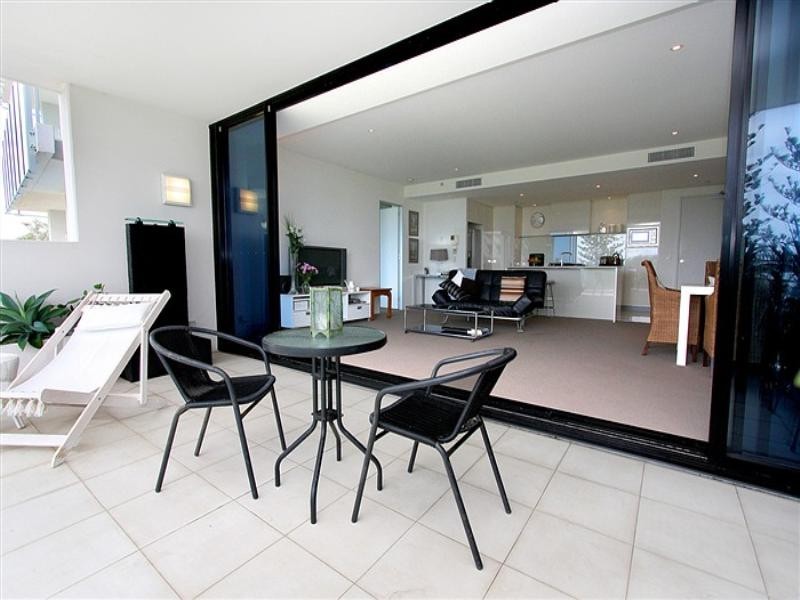 304/230 Marine Parade, Labrador QLD 4215