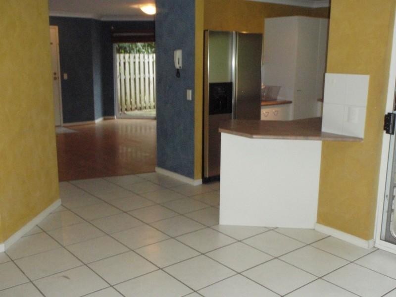 17/6 Buddy Holly Drive, Parkwood QLD 4214