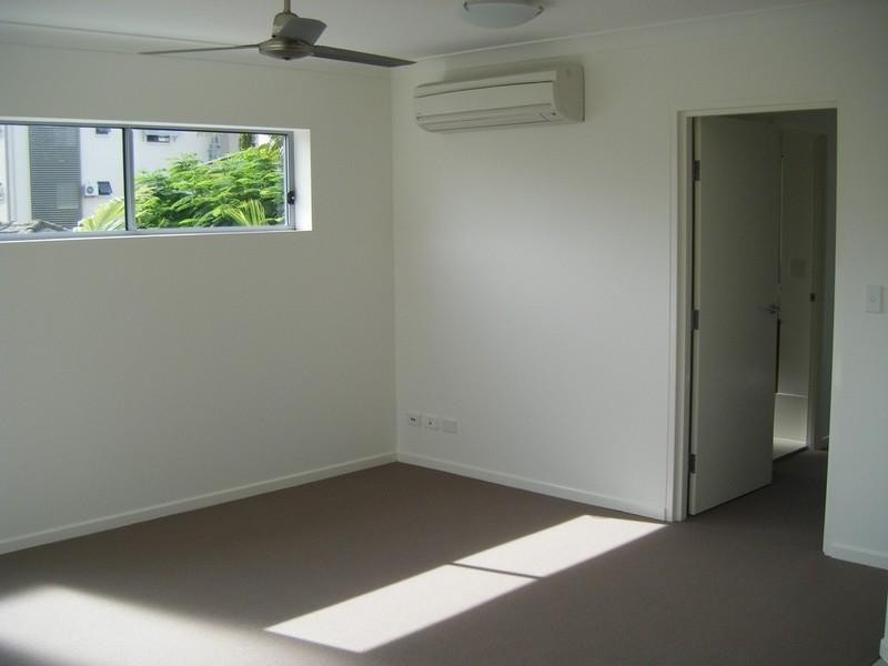 4/7 Phillip Street, Labrador QLD 4215