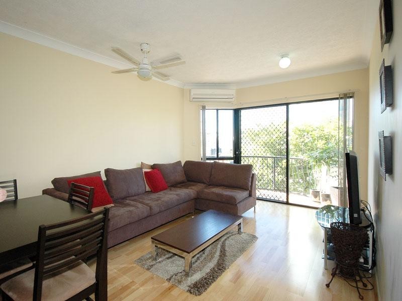 6/2 Broad Street, Labrador QLD 4215