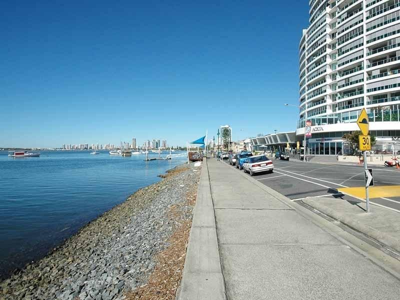 6/2 Broad Street, Labrador QLD 4215