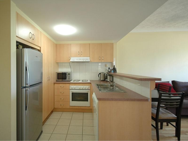 6/2 Broad Street, Labrador QLD 4215