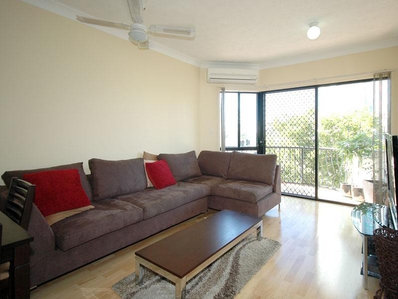 6/2 Broad Street, Labrador QLD 4215