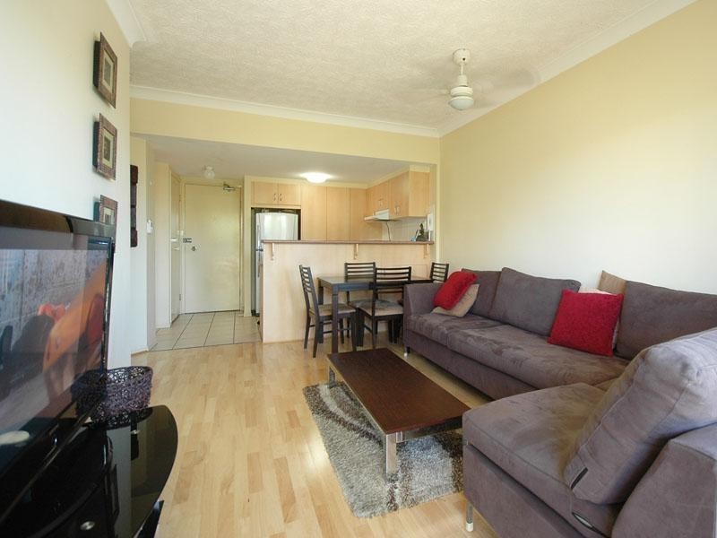 6/2 Broad Street, Labrador QLD 4215
