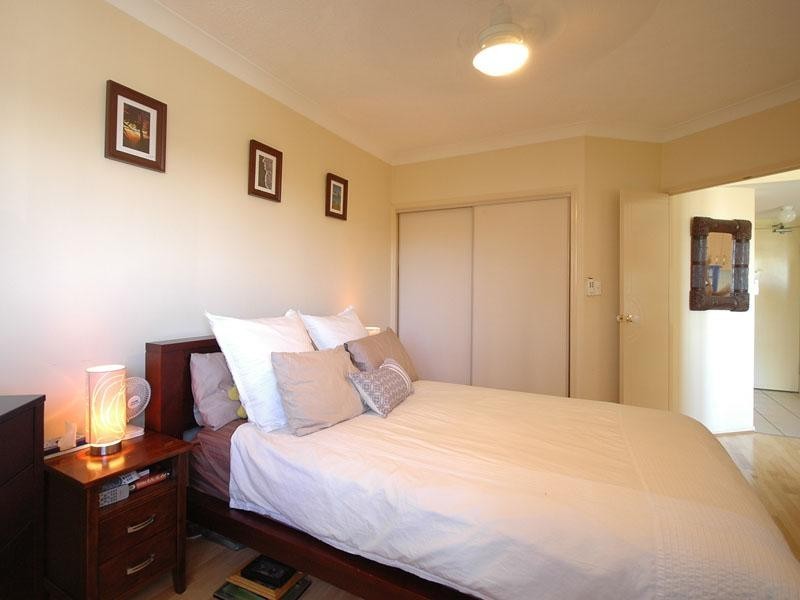 6/2 Broad Street, Labrador QLD 4215