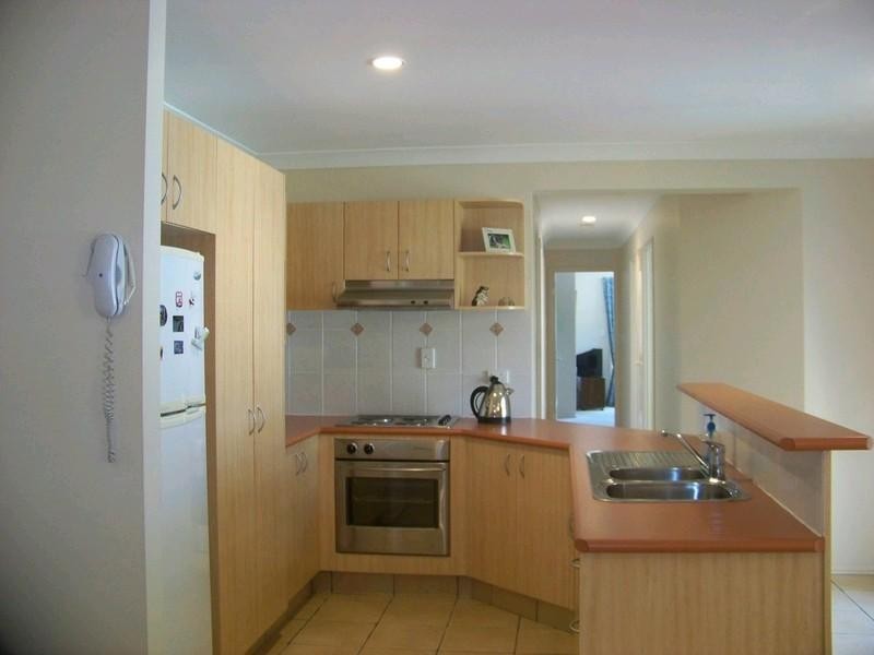 2/223 Turpin Road, Labrador QLD 4215