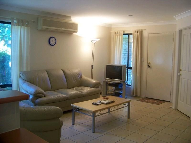 2/223 Turpin Road, Labrador QLD 4215