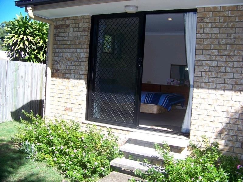 2/223 Turpin Road, Labrador QLD 4215