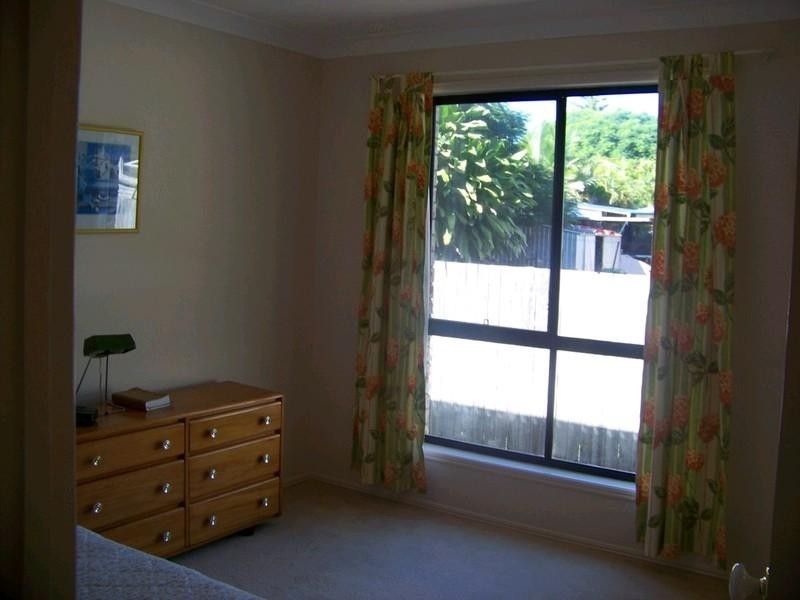 2/223 Turpin Road, Labrador QLD 4215