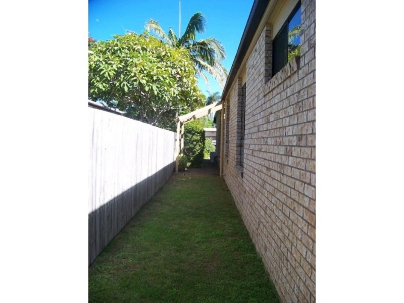 2/223 Turpin Road, Labrador QLD 4215