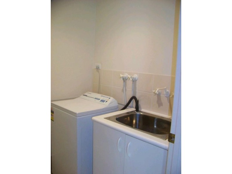 2/223 Turpin Road, Labrador QLD 4215