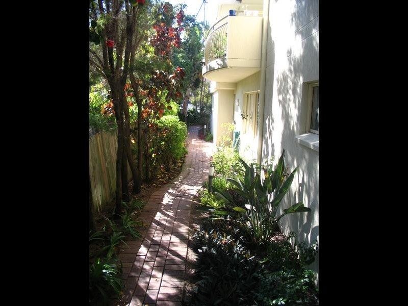 2/18 Brighton Street, Biggera Waters QLD 4216