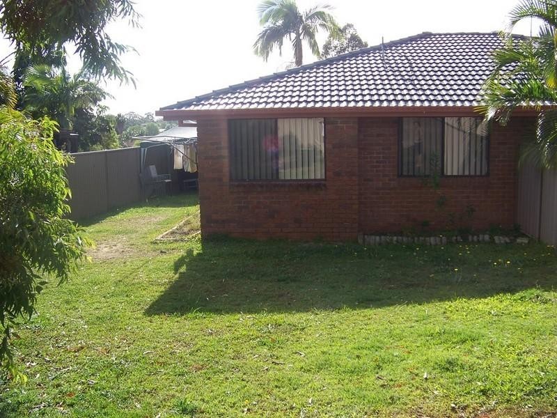 1/4 Senate Street, Labrador QLD 4215