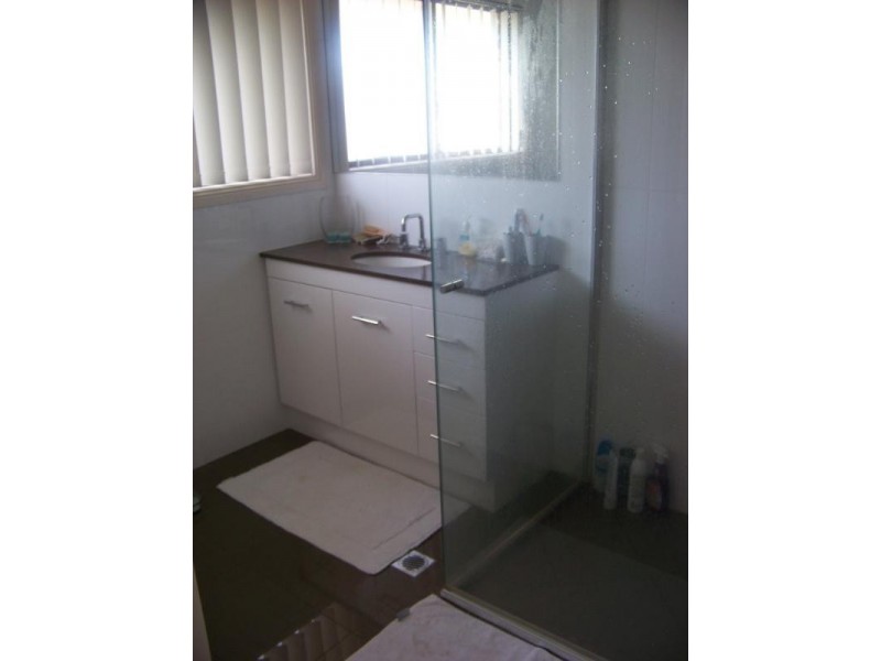 1/4 Senate Street, Labrador QLD 4215