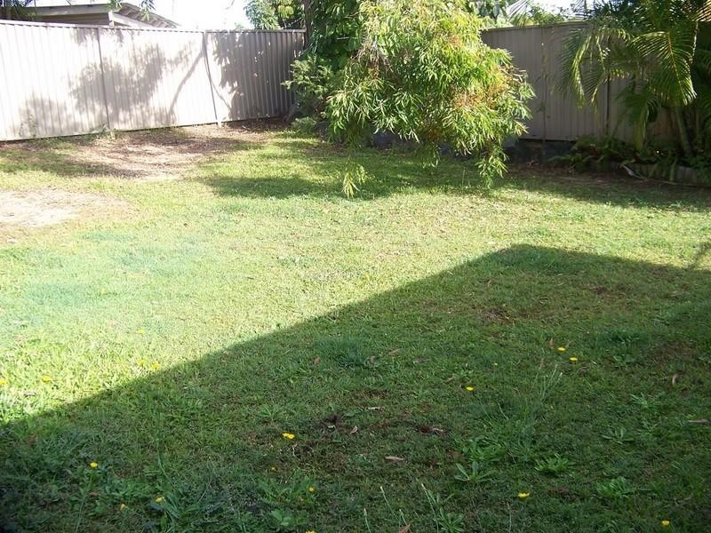 1/4 Senate Street, Labrador QLD 4215