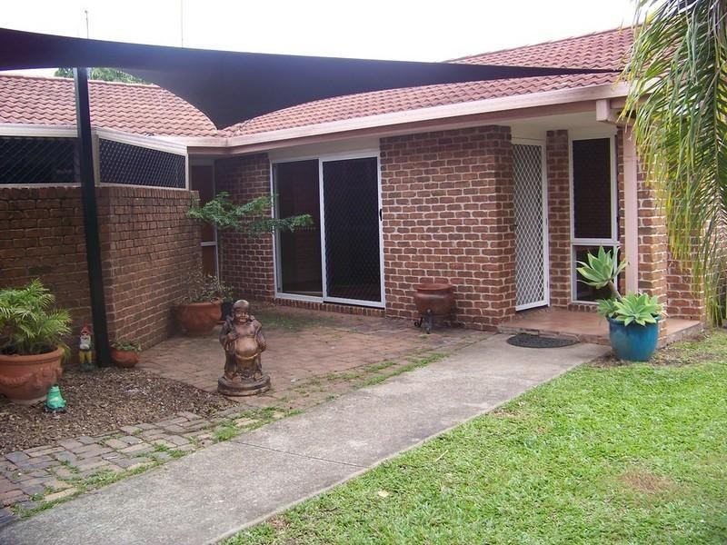 2/20 Annette Court, Labrador QLD 4215