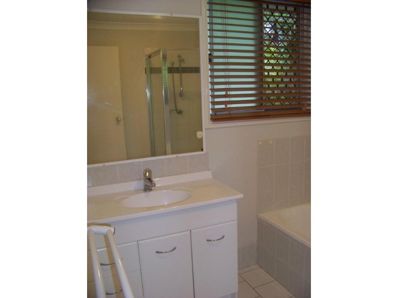 2/20 Annette Court, Labrador QLD 4215