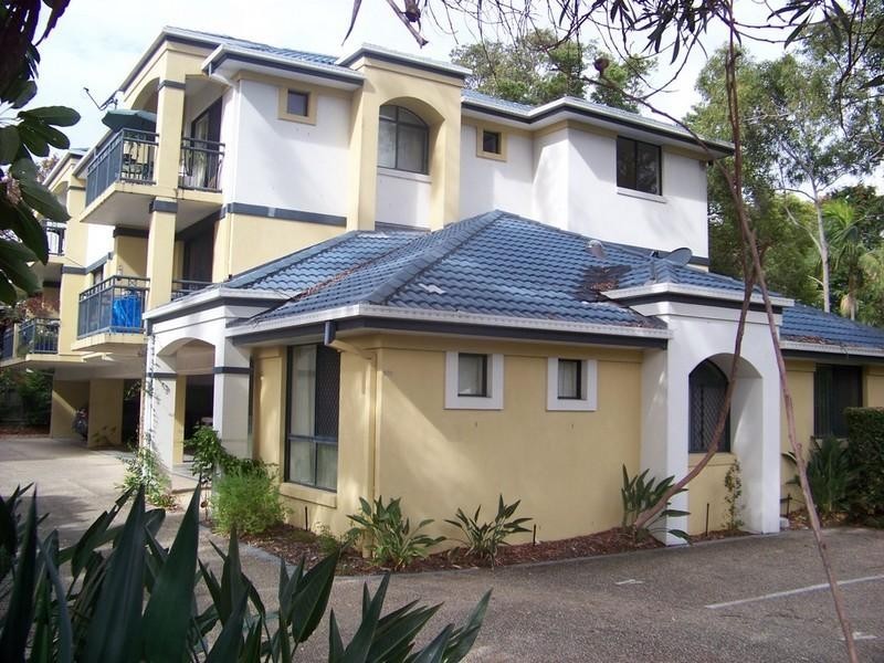 1/129 Muir Street, Labrador QLD 4215