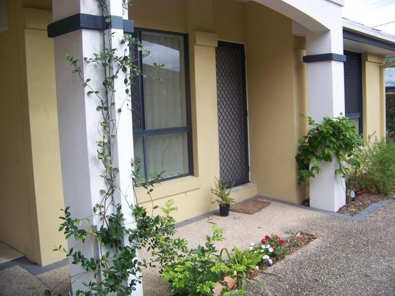 1/129 Muir Street, Labrador QLD 4215