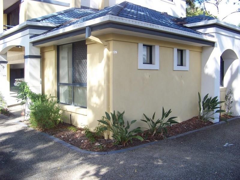 1/129 Muir Street, Labrador QLD 4215