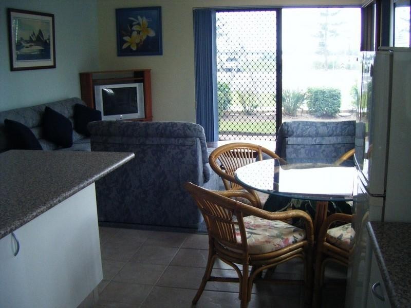 8/490 Marine Parade, Biggera Waters QLD 4216