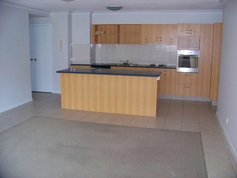 2/18 Parker Street, Labrador QLD 4215